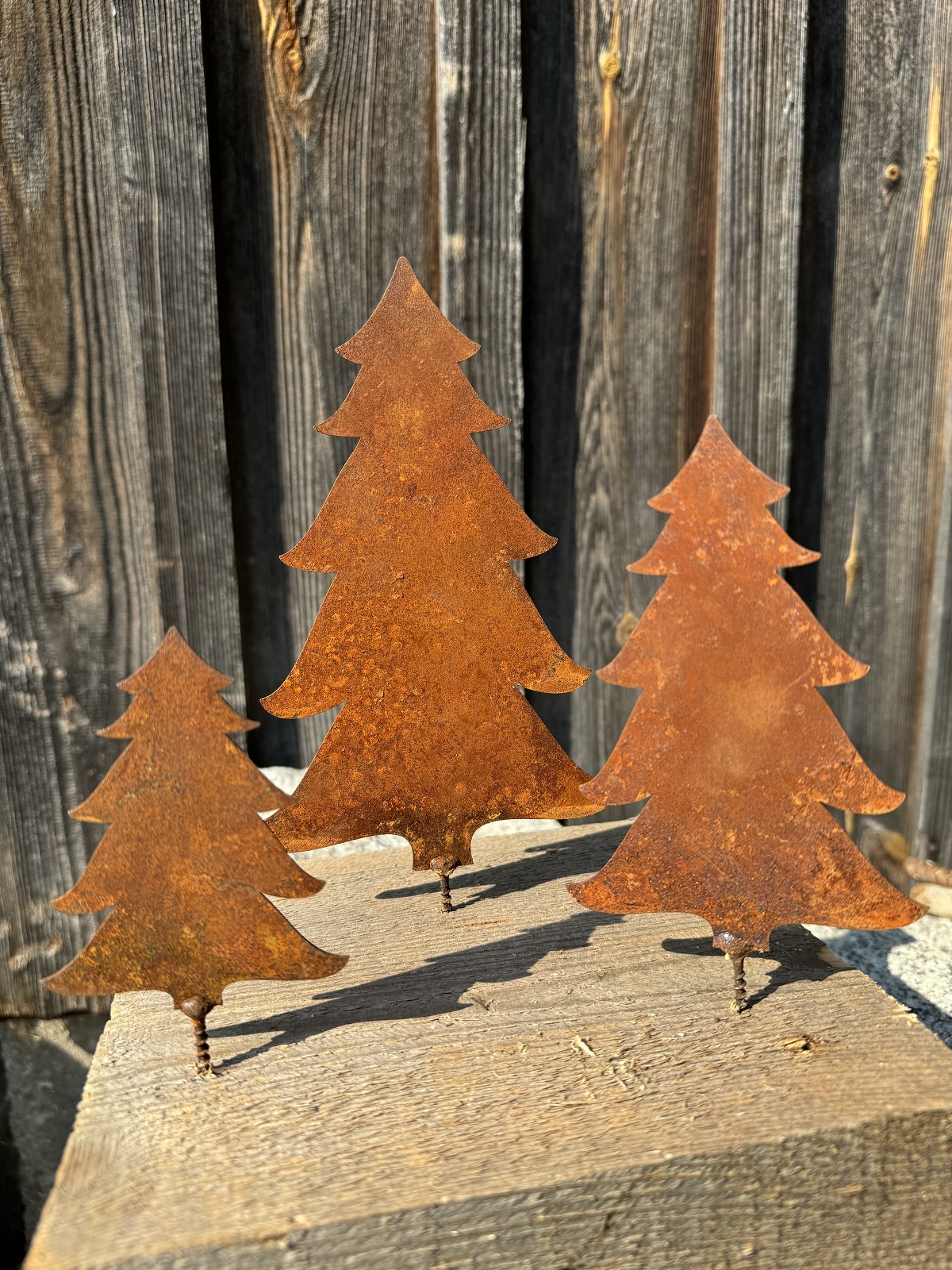 Edelrost Tannenbaum mittel mit Schraube - Höhe 14 cm