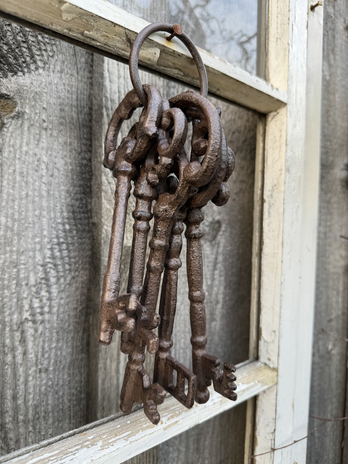 Gusseisen Schlüsselbund Schnörkel mit 5 Schlüsseln - Höhe 24,5 cm