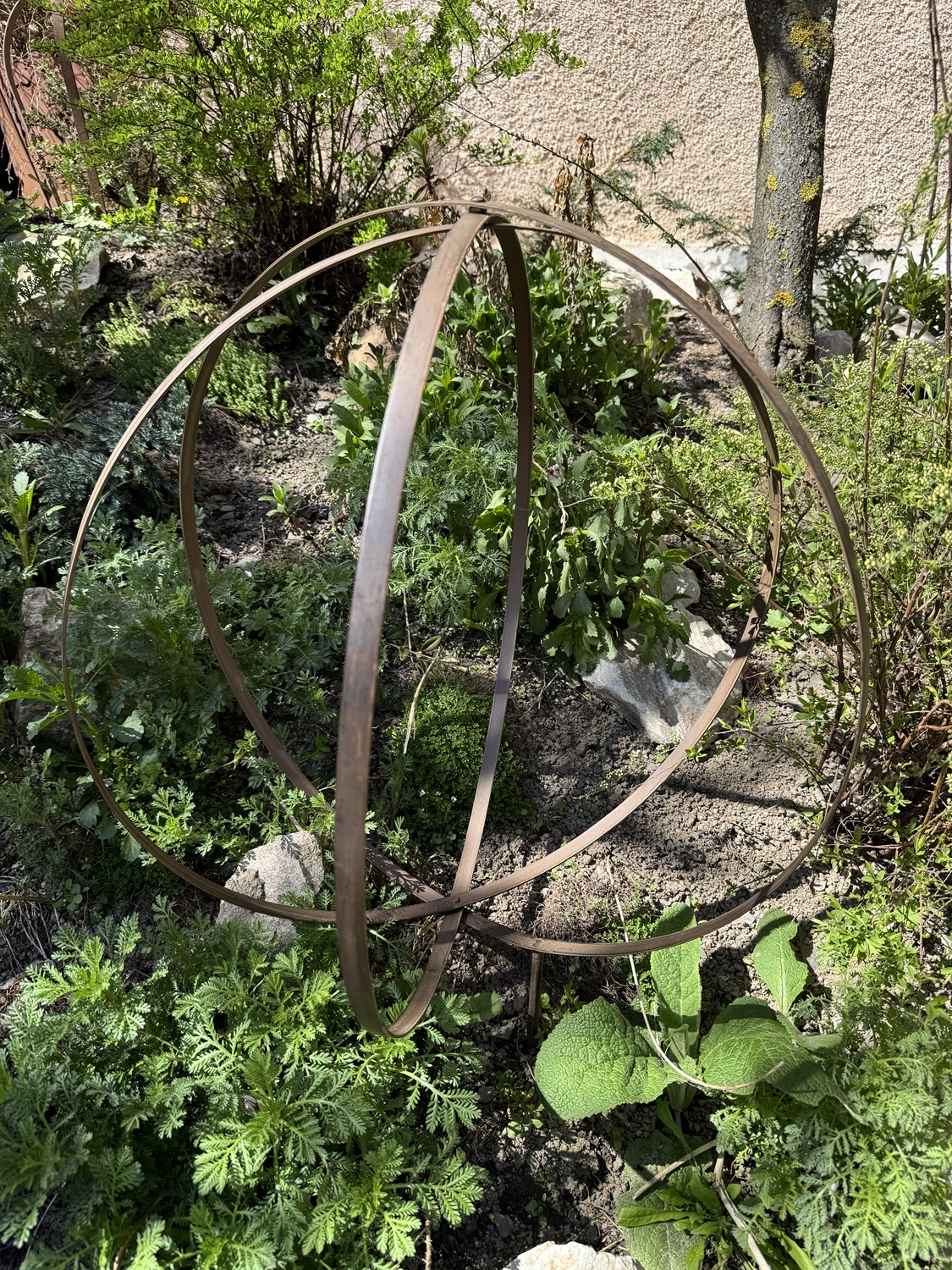 Rankhilfe 3D Kugel dunkelbraun zum Stecken - Höhe 49 cm