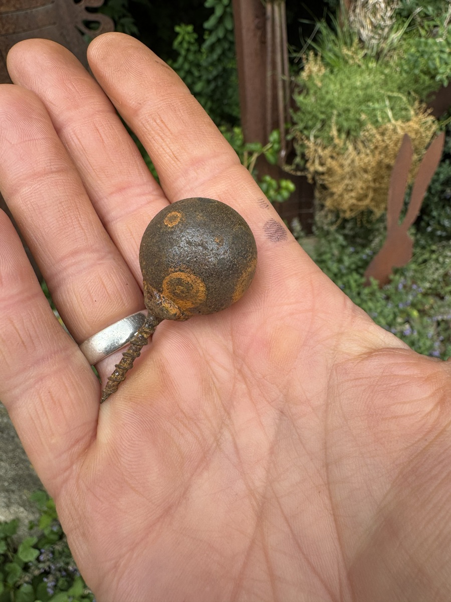 Edelrost Metallkugel XS mit Schraube für Holzengel - Durchmesser 2,5 cm