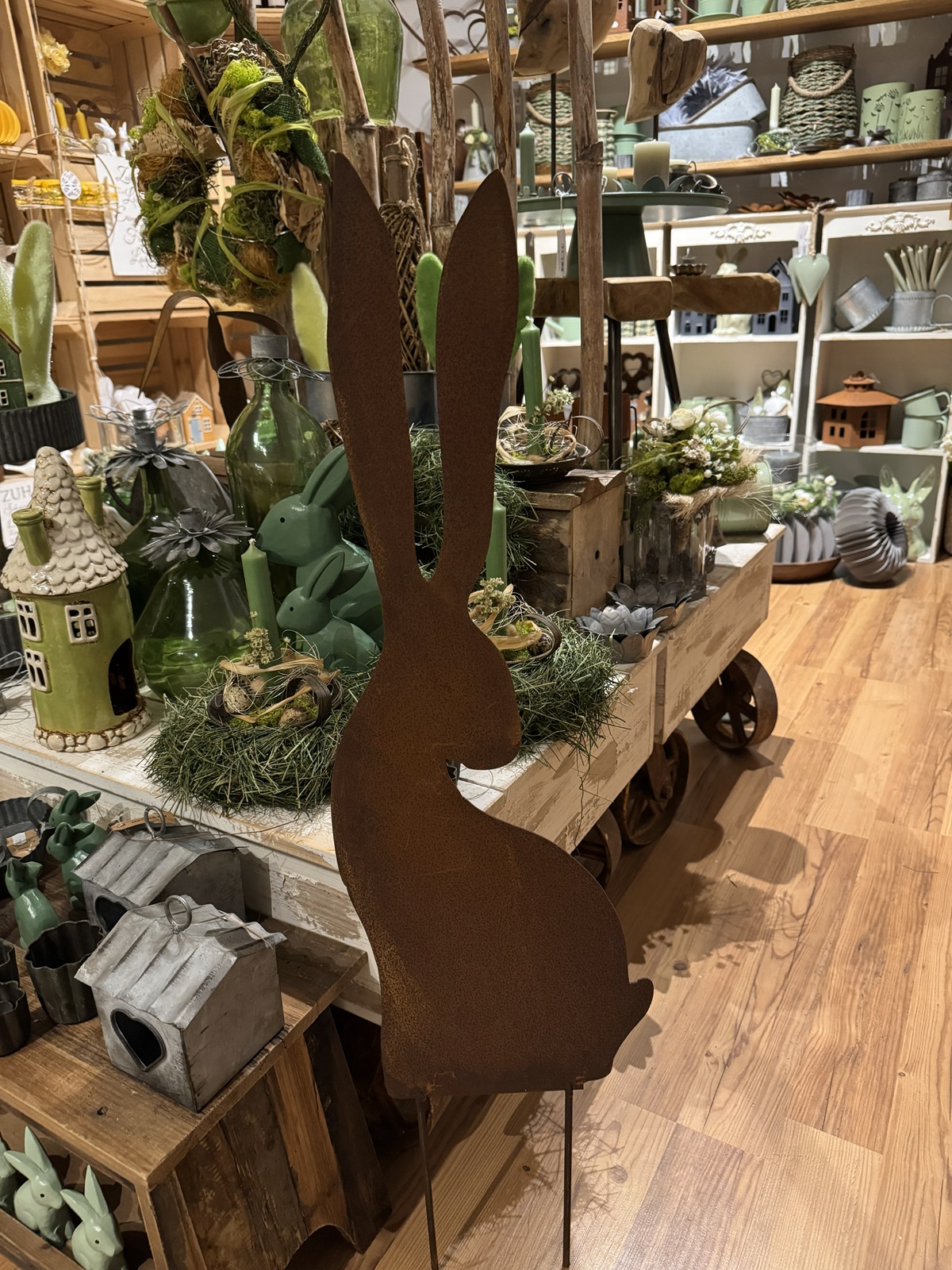 Edelrost Hase seitlich blickend groß auf Stäben - Höhe 70 cm ohne Stäbe