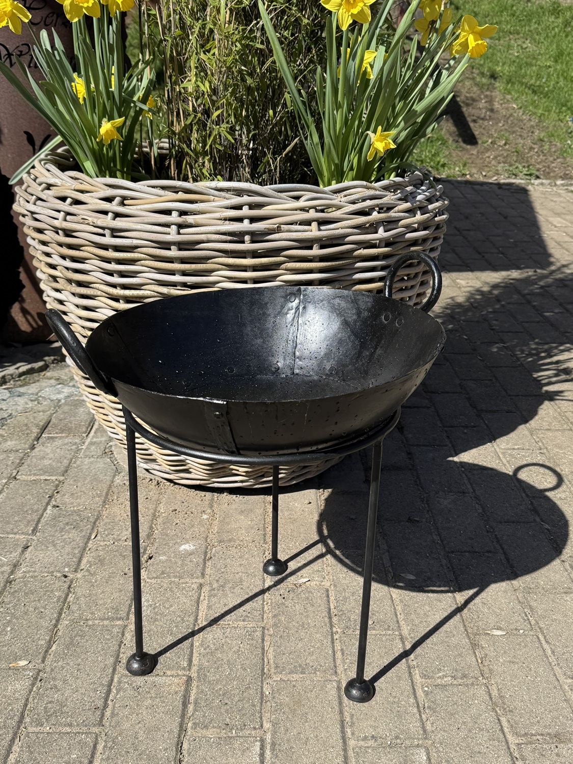 Eisen Feuer / Wasserschale schwarz klein mit Standring - Durchmesser 40 cm