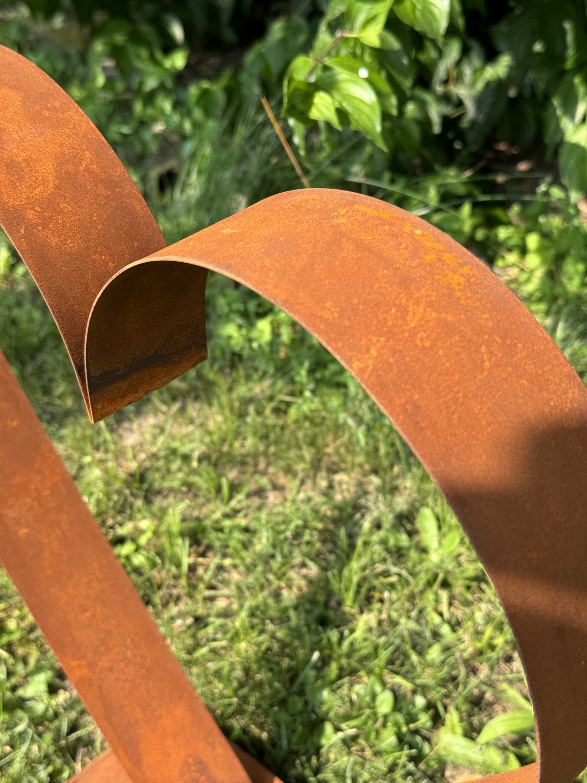 Edelrost Bänderherz klein auf Bodenplatte - Höhe 35 cm
