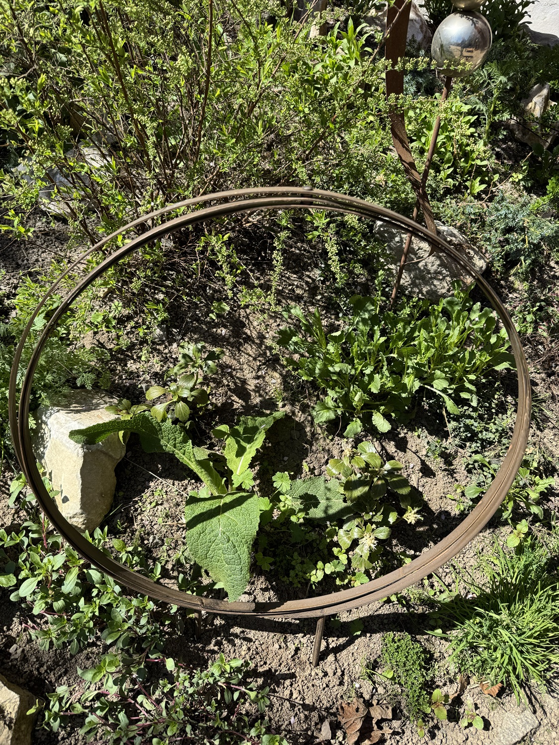 Rankhilfe 3D Kugel dunkelbraun zum Stecken - Höhe 49 cm