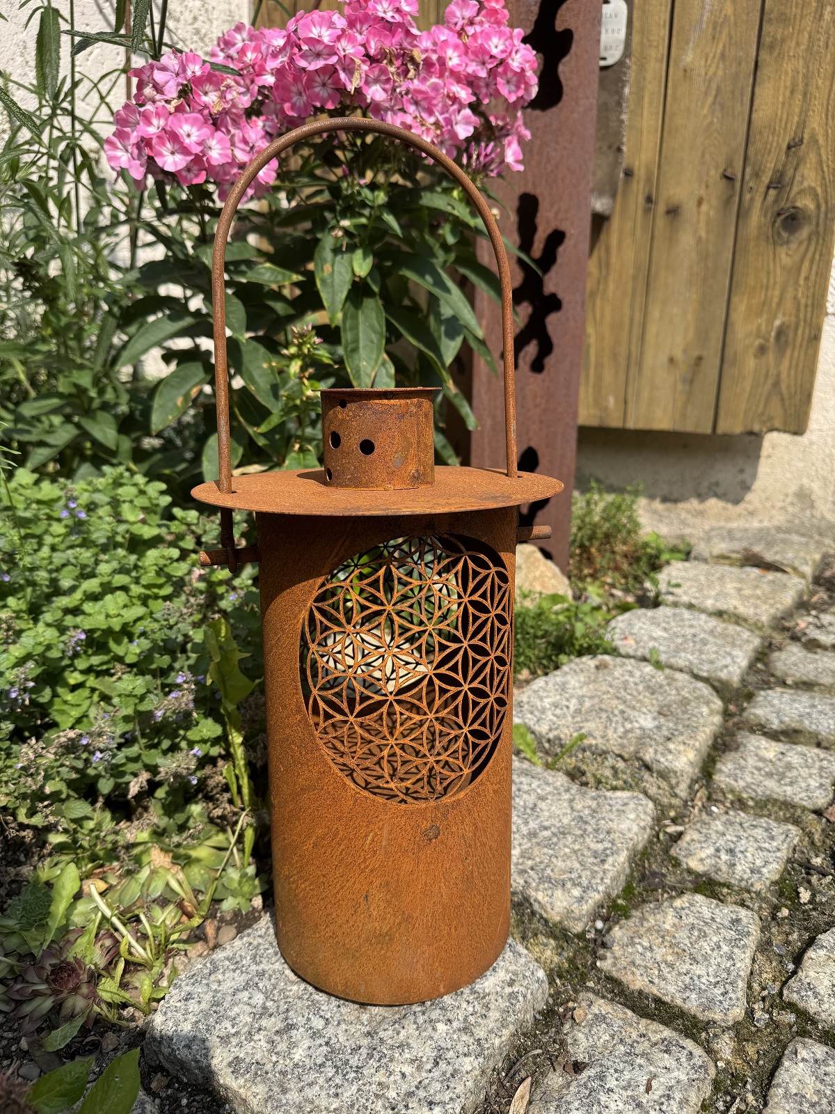 Edelrost Laterne klein zum Hängen mit Motiv Blume des Lebens - Höhe ohne Henkel ca. 34 cm