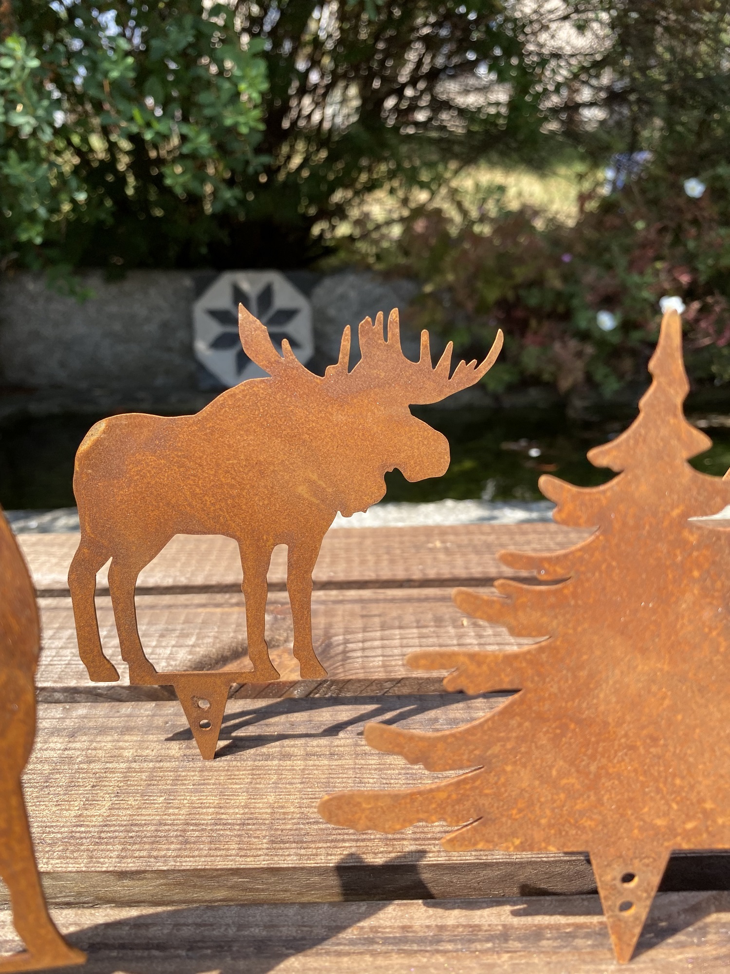 Edelrost 7tlg. Waldszene Tierfiguren und Tannen mit Dornspitze für Holz - Höhe 9-15 cm