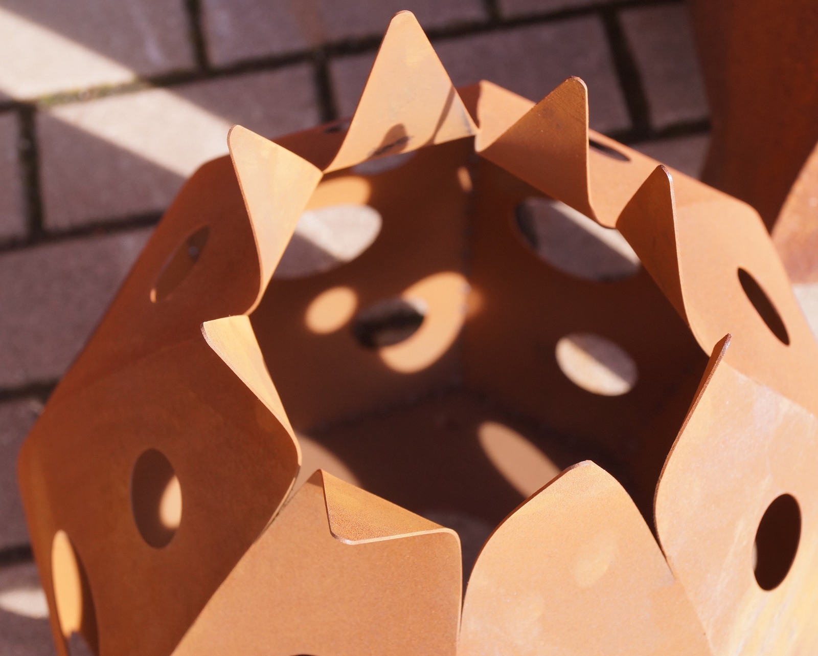 Edelrost Windlicht Zwiebelform mit Punkten klein - Höhe 40 cm