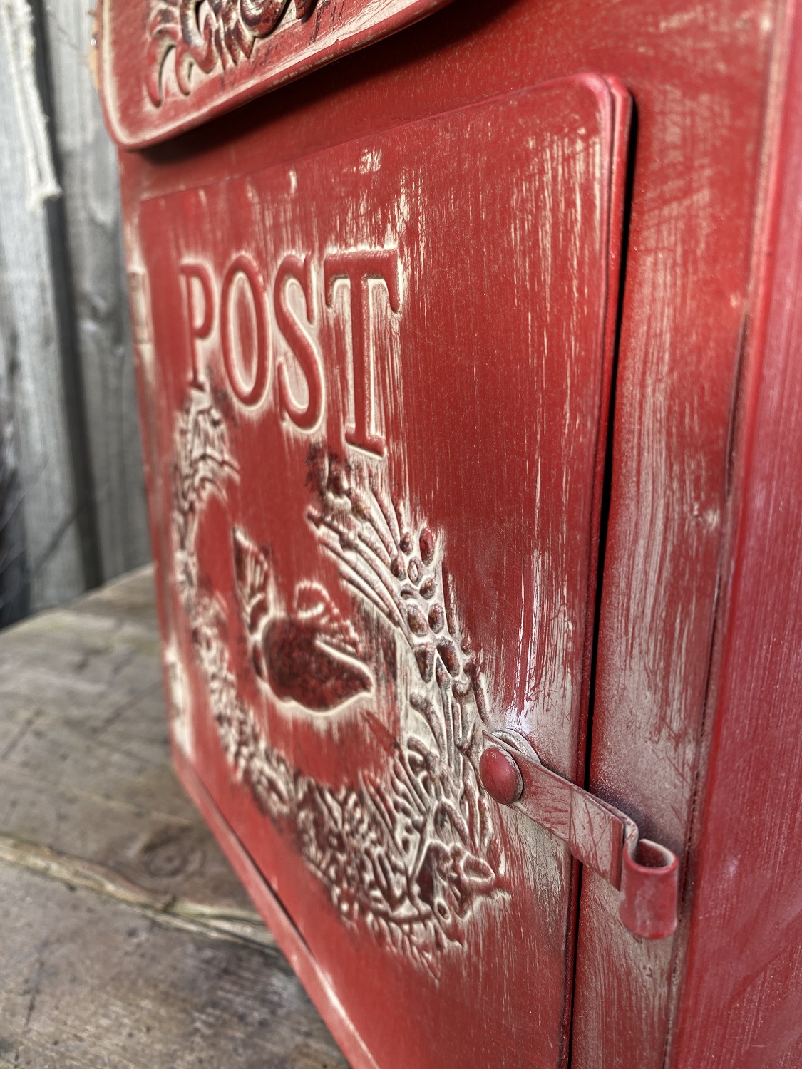 Eisenblech Postkasten antik rot lackiert - Höhe 40 cm