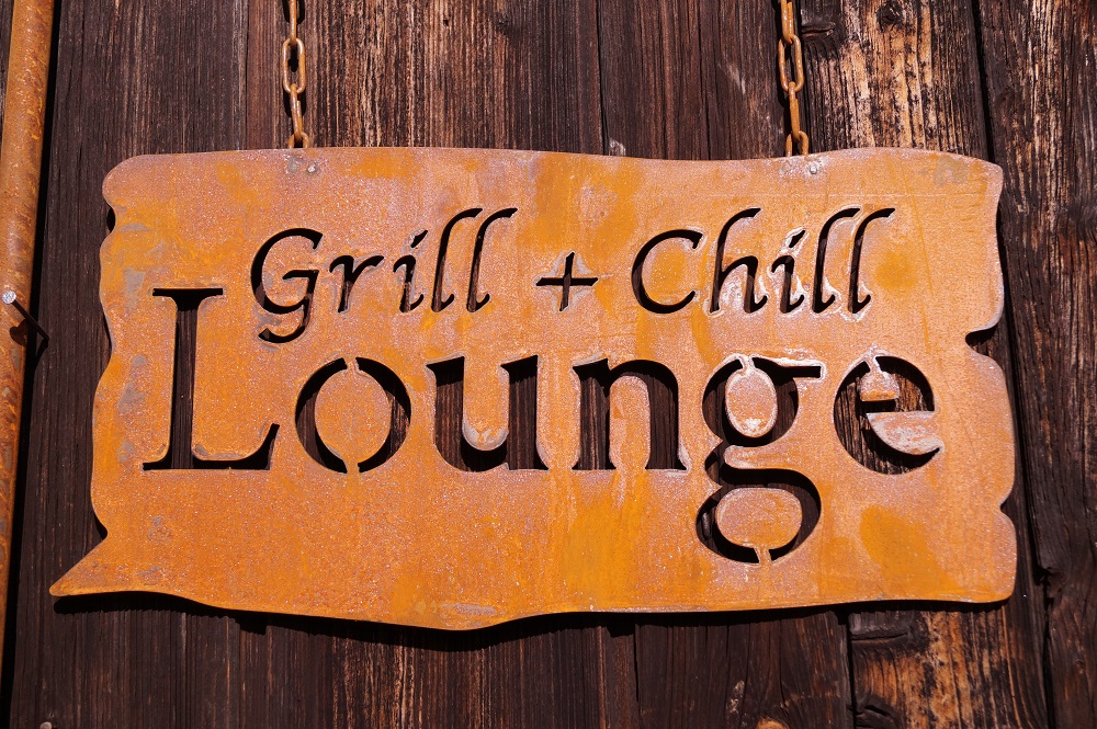 Edelrost Tafel Grill & Chill Lounge an Kette - Länge 45 cm