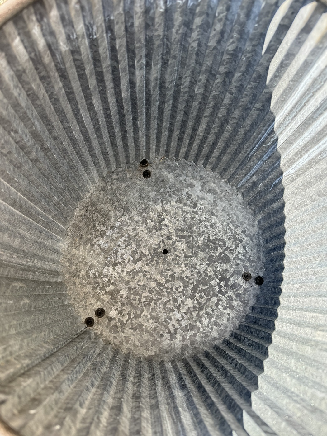 Zink Eimer groß mit Gusseisen Füßchen und seitlichen Henkeln - Durchmesser 36 cm