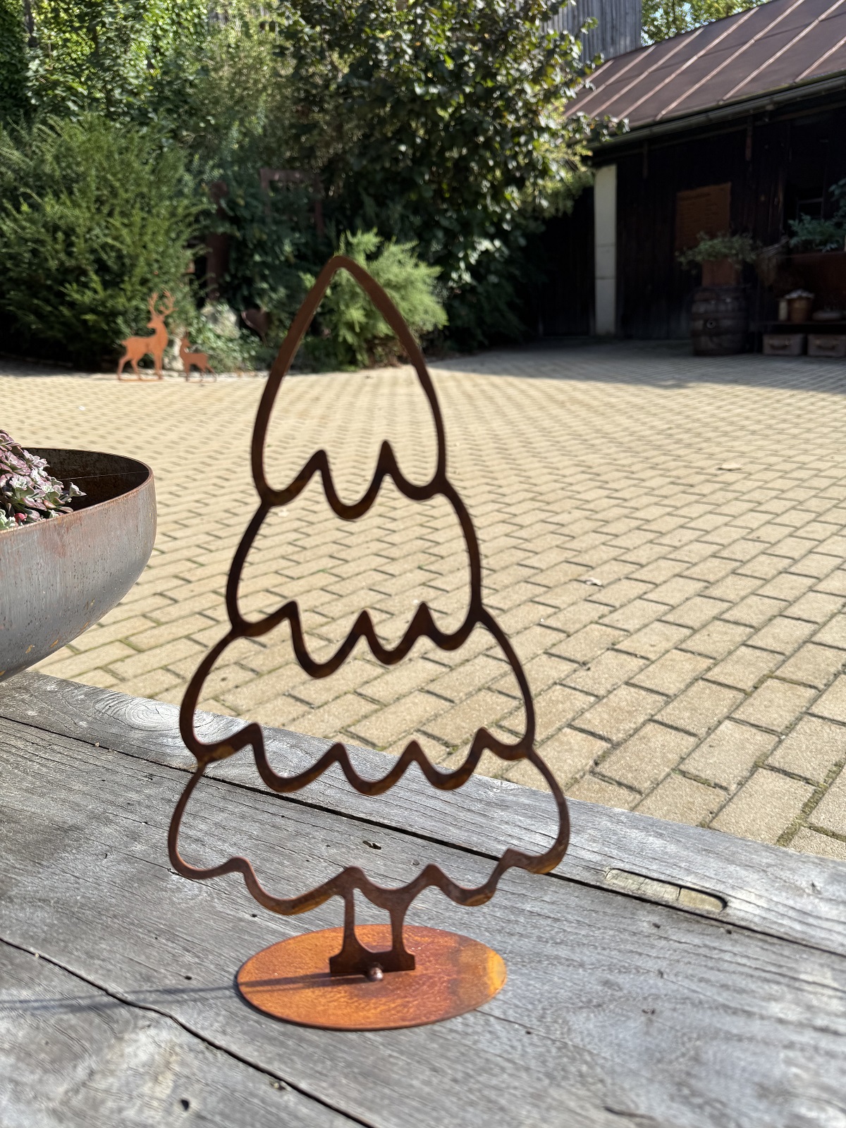 Edelrost Tannenbaum groß offene Form auf Bodenplatte - Höhe 35 cm