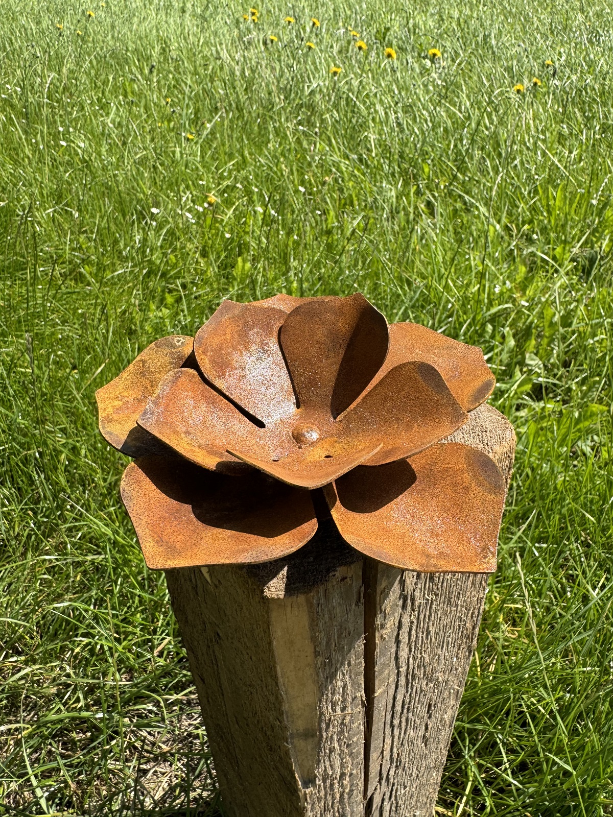 Edelrost Blüte klein auf Bodenplatte - Durchmesser 14 cm