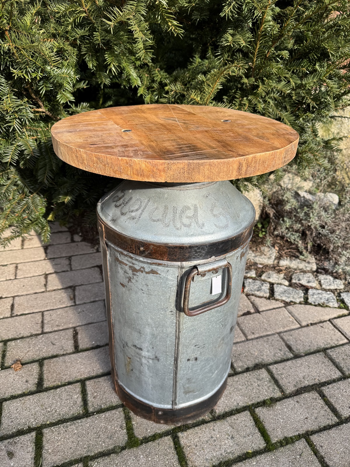 Antike Milchkanne mit Tischplatte aus Holz - Höhe 66 cm