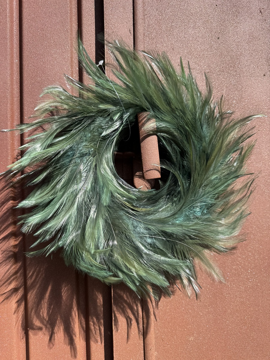 Feder Kranz Dunkelgrün groß auf Styroporring - Durchmesser 46 cm
