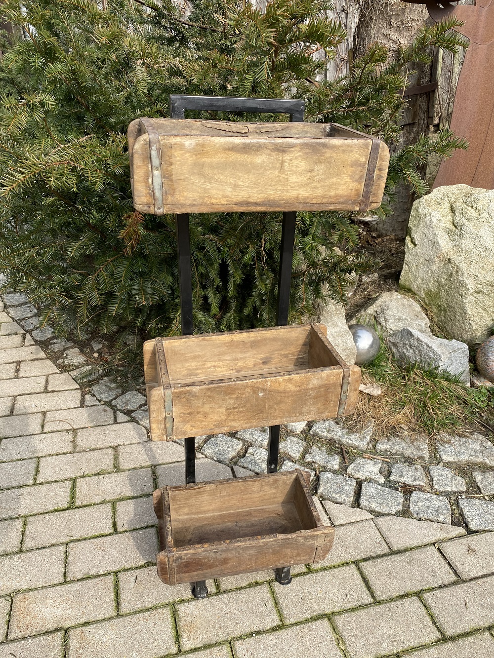 Metall Ständer Antik mit 3 Holzkästen - Höhe 92 cm