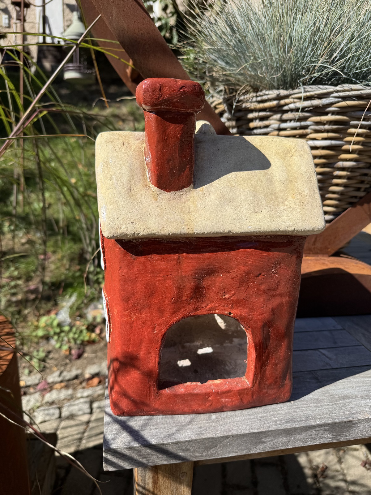 Windlicht Schwedenhaus rot groß mit weißen Fenstern und doppelten Haustüren - Höhe 33 cm