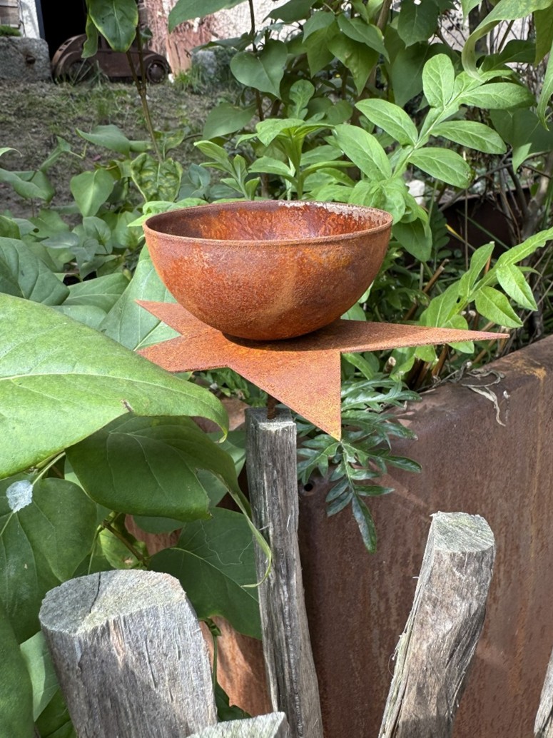 Edelrost Stern Ø 15 cm mit Halbkugelschale und Schraube