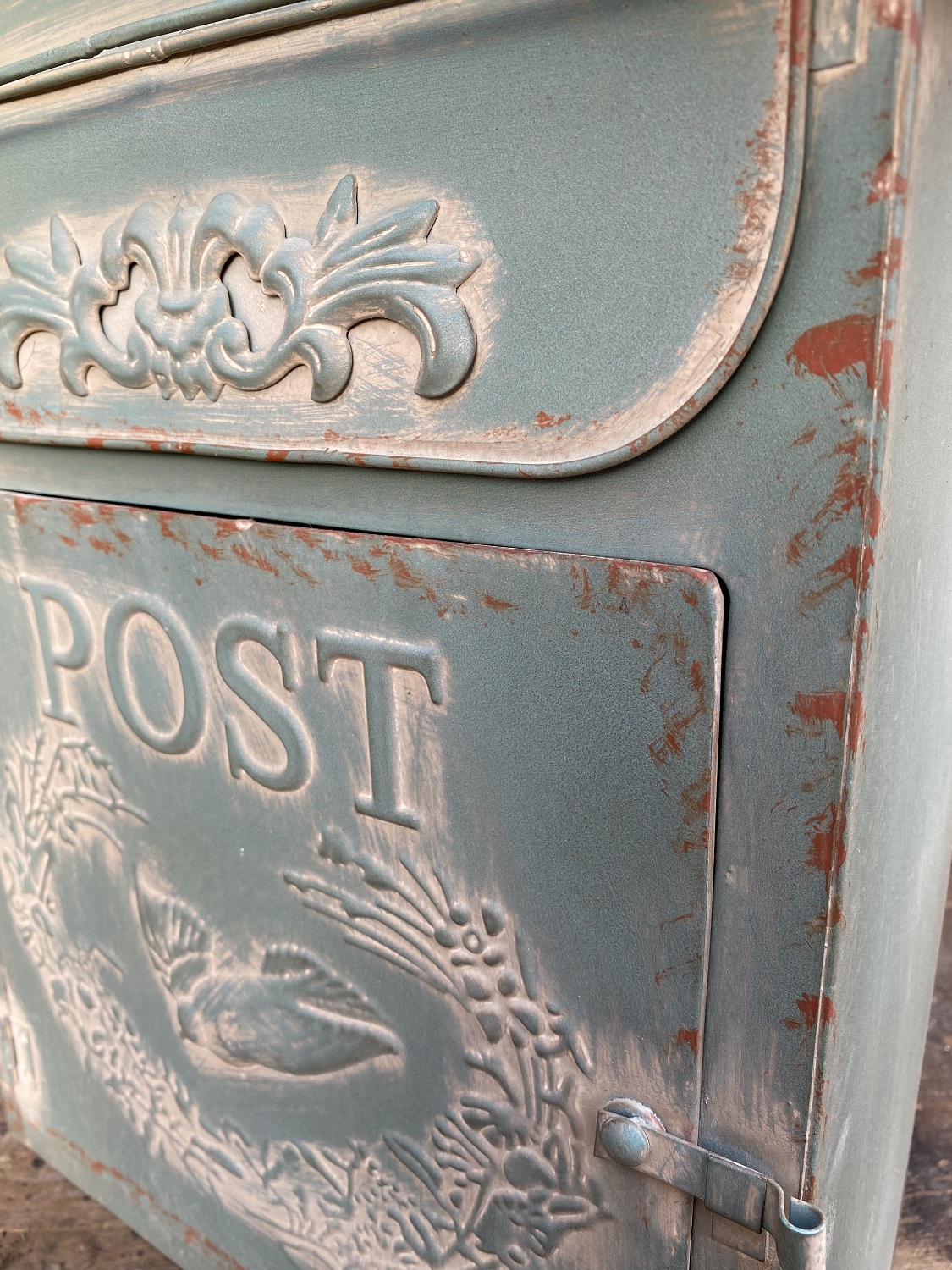Eisenblech Postkasten antik blau lackiert - Höhe 40 cm