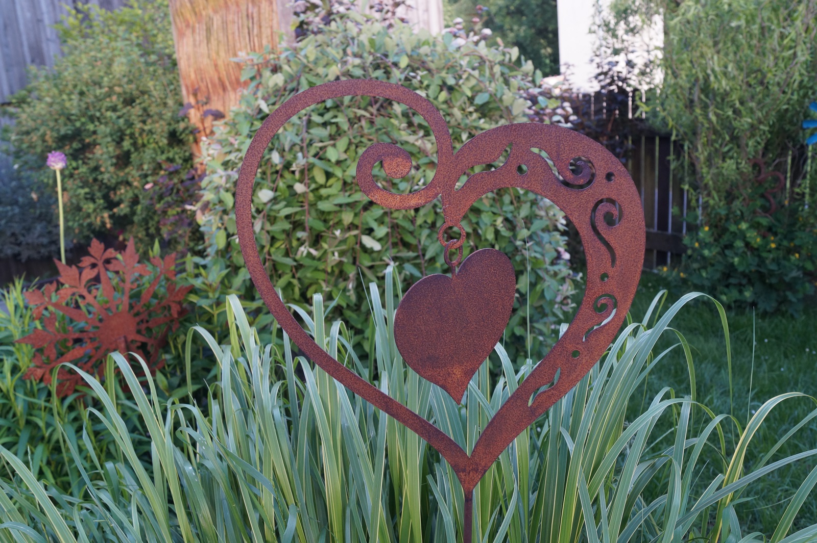 Edelrost Herz Ornament groß mit beweglichem Innenherz - Höhe 100 cm