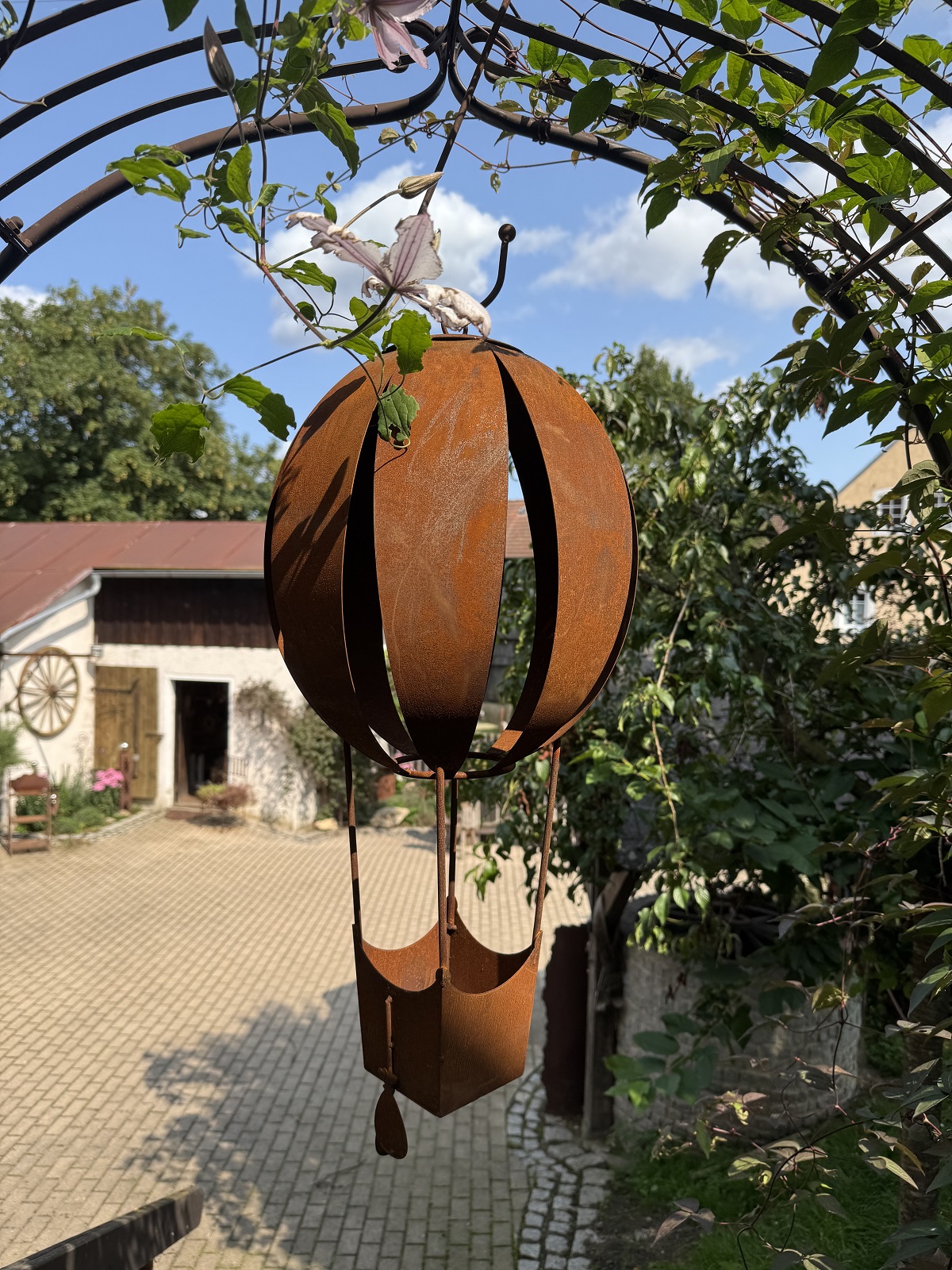 Edelrost Heißluftballon mit Korb - Höhe 70 cm