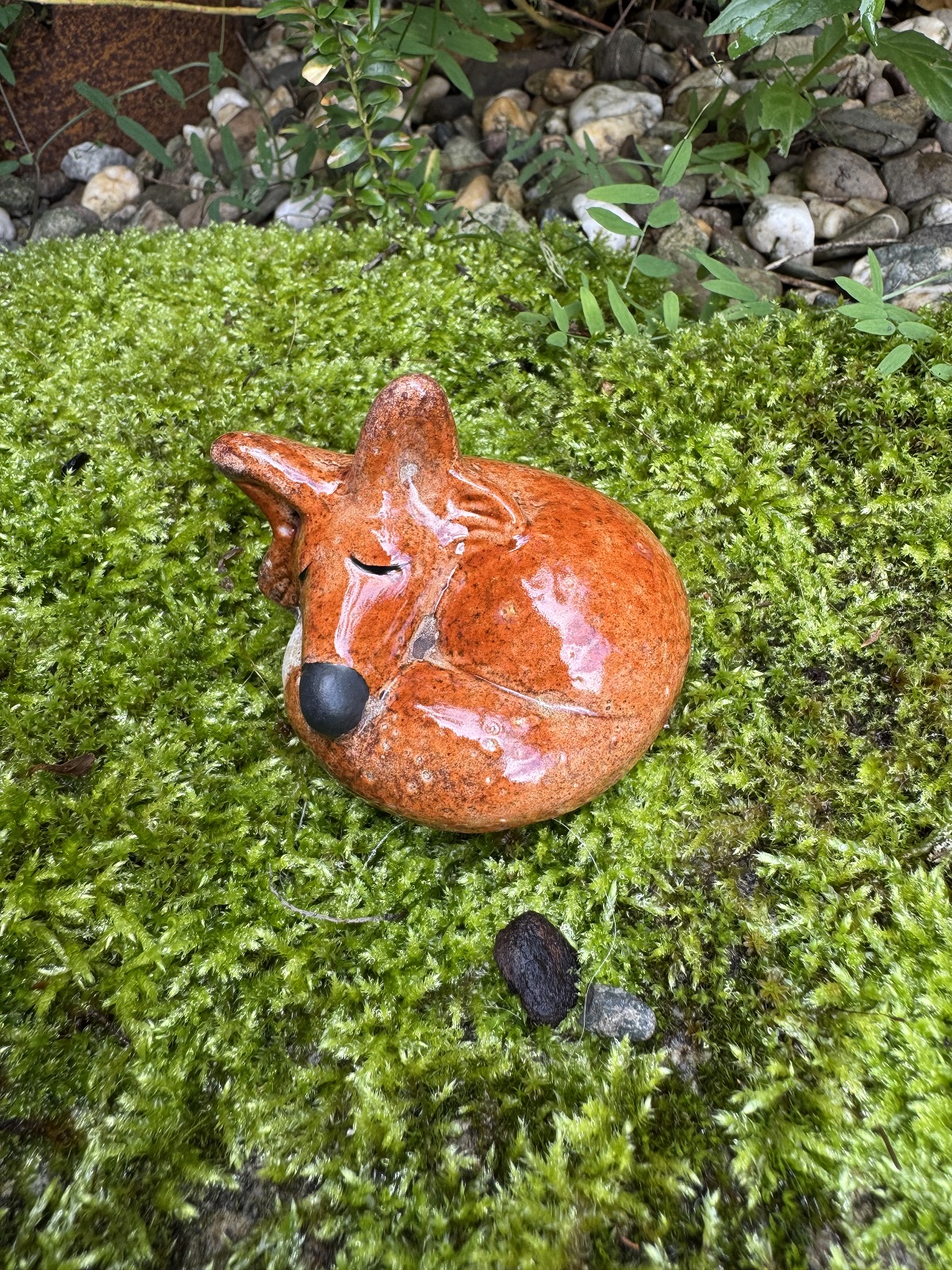 Keramik Mini Fuchs schlafend - Höhe 5 cm
