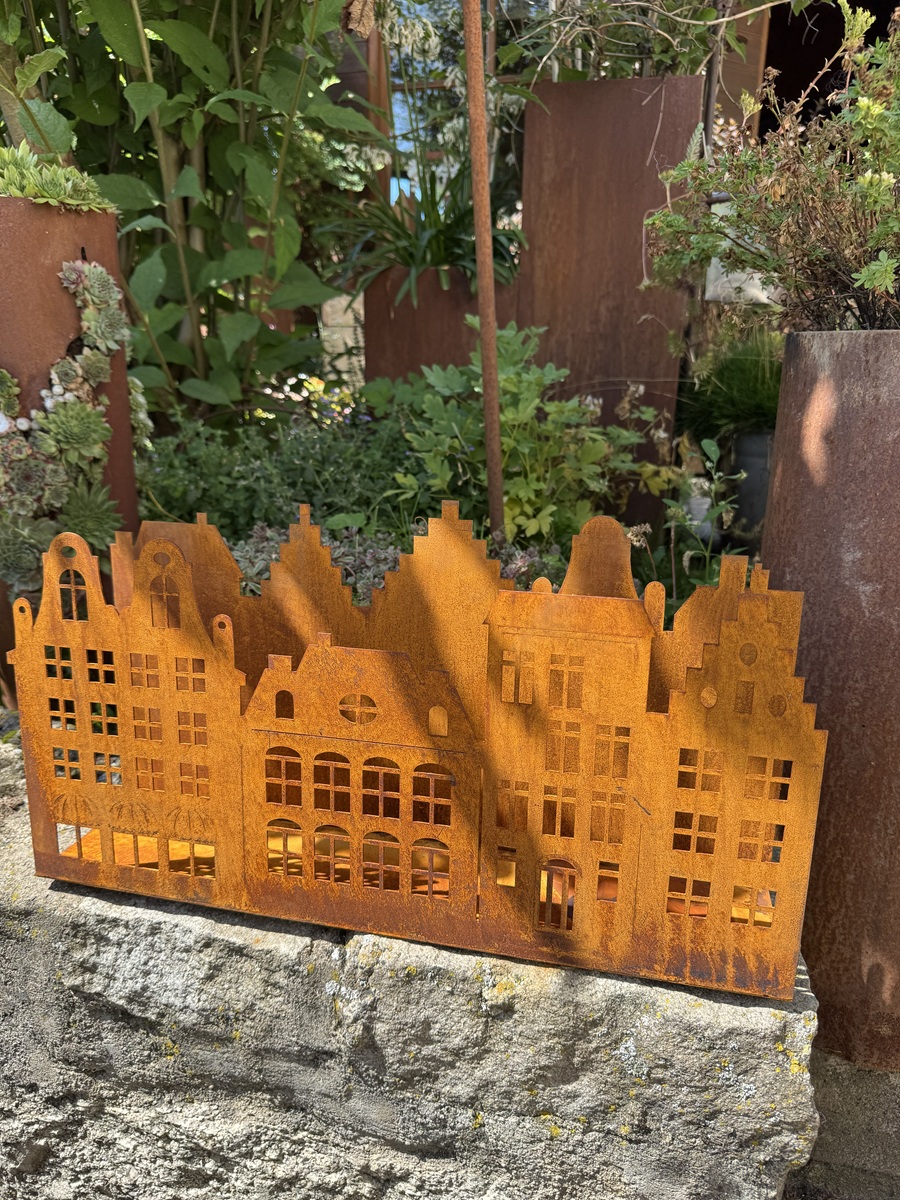 Edelrost Lichterstadt mit Rückwand und Boden - Länge 52 cm