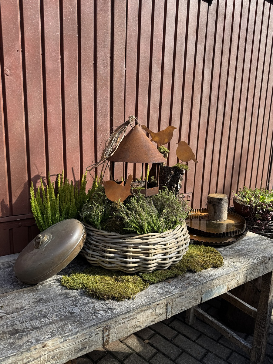 Edelrost Vogelhaus mit rundem Dach - Höhe 30 cm