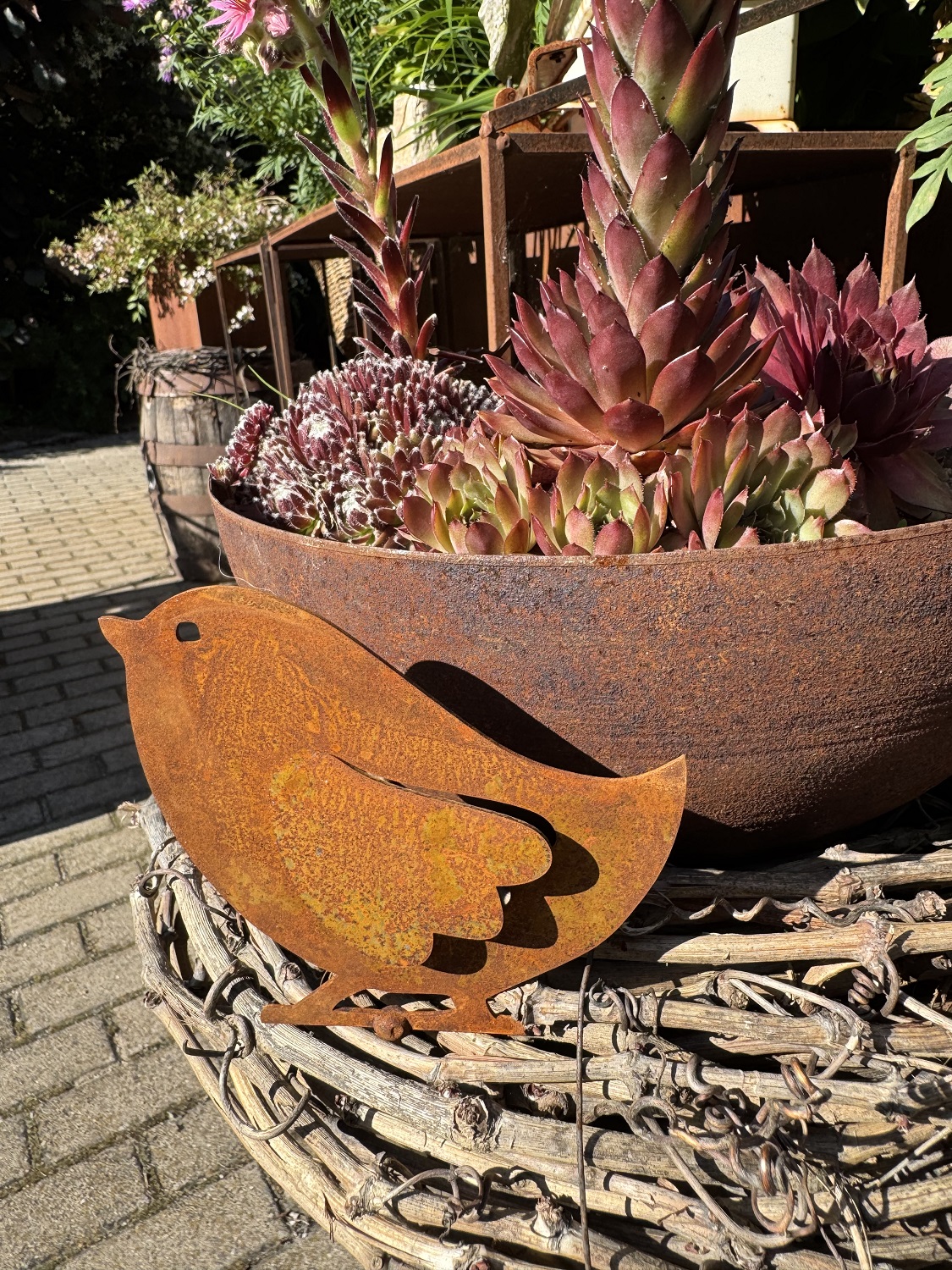 Edelrost Vogel Emmi breite Form mit Schraubgewinde - Höhe 11 cm + Schraube