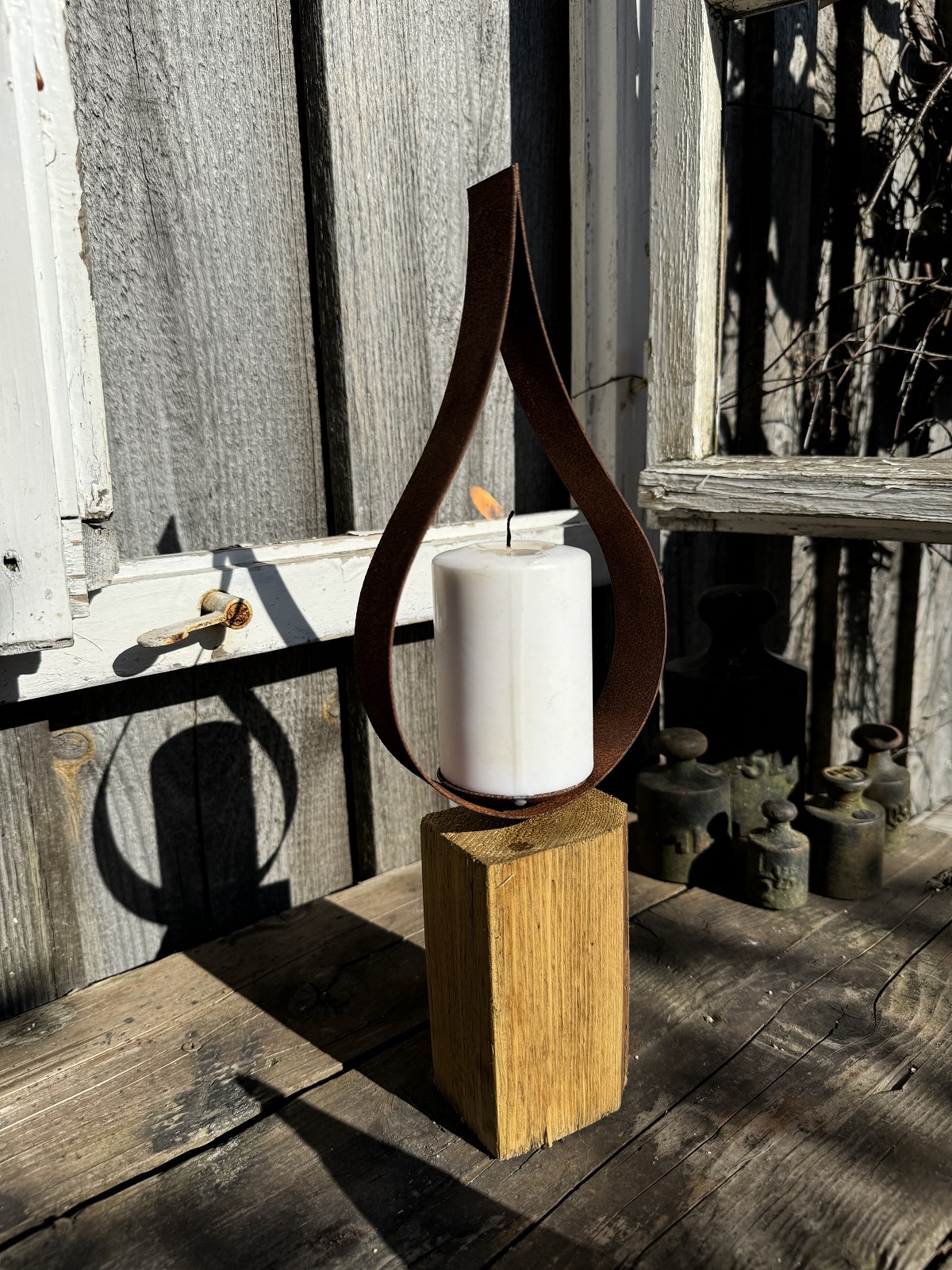 Edelrost Flamme klein offene Form mit Kerzenteller und Schraube - Höhe 22 cm