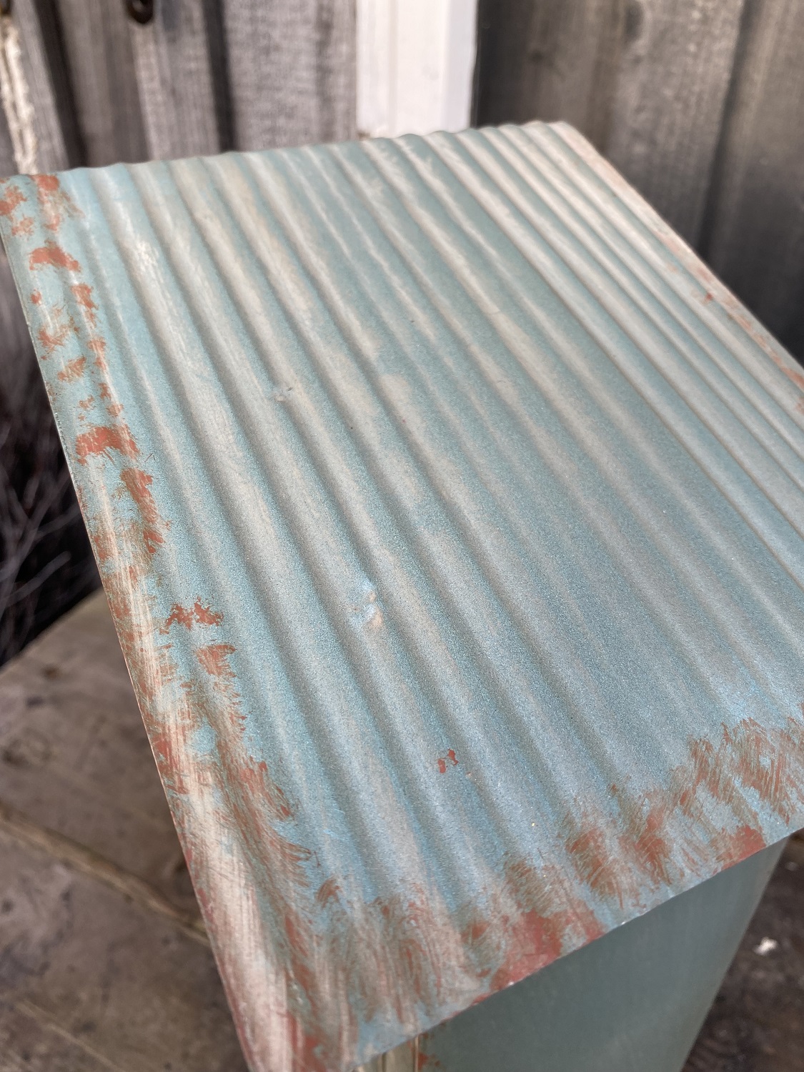 Eisenblech Postkasten antik blau lackiert - Höhe 40 cm