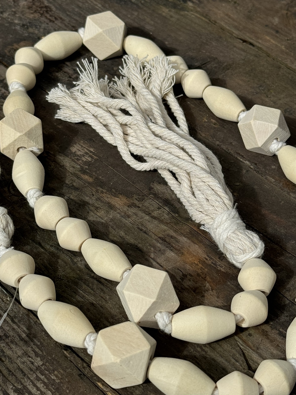Holz Girlande creme/weiß mit Glöckchen und Holzperlen - Länge 100 cm