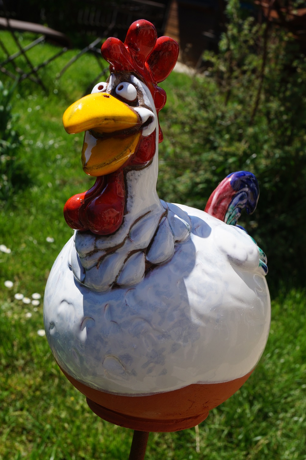 Keramik Gartenkugel Hahn - Höhe 22 cm | GKR39