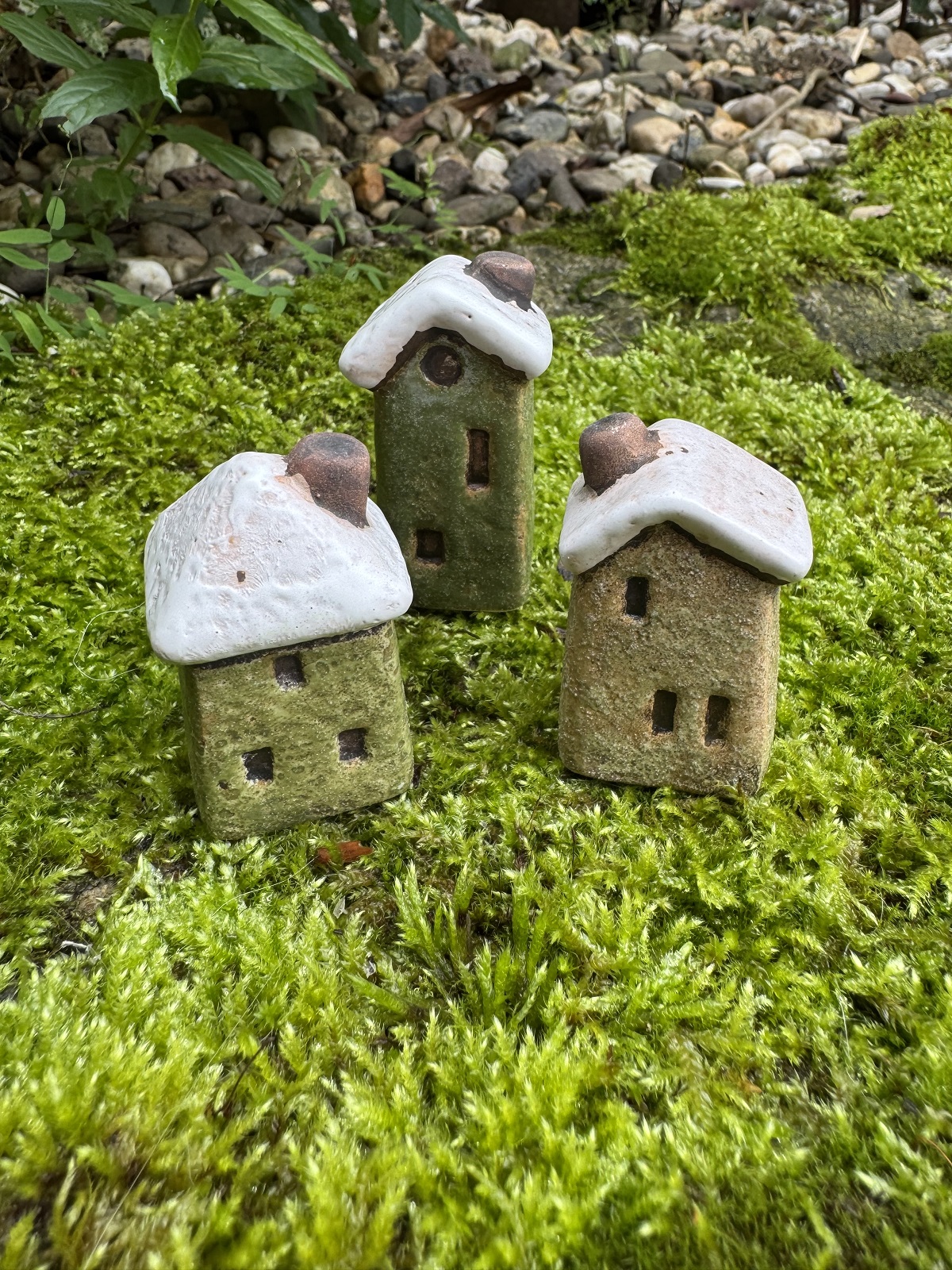 3tlg. Keramik mini Häuschen grün - H5/5,5/6 cm