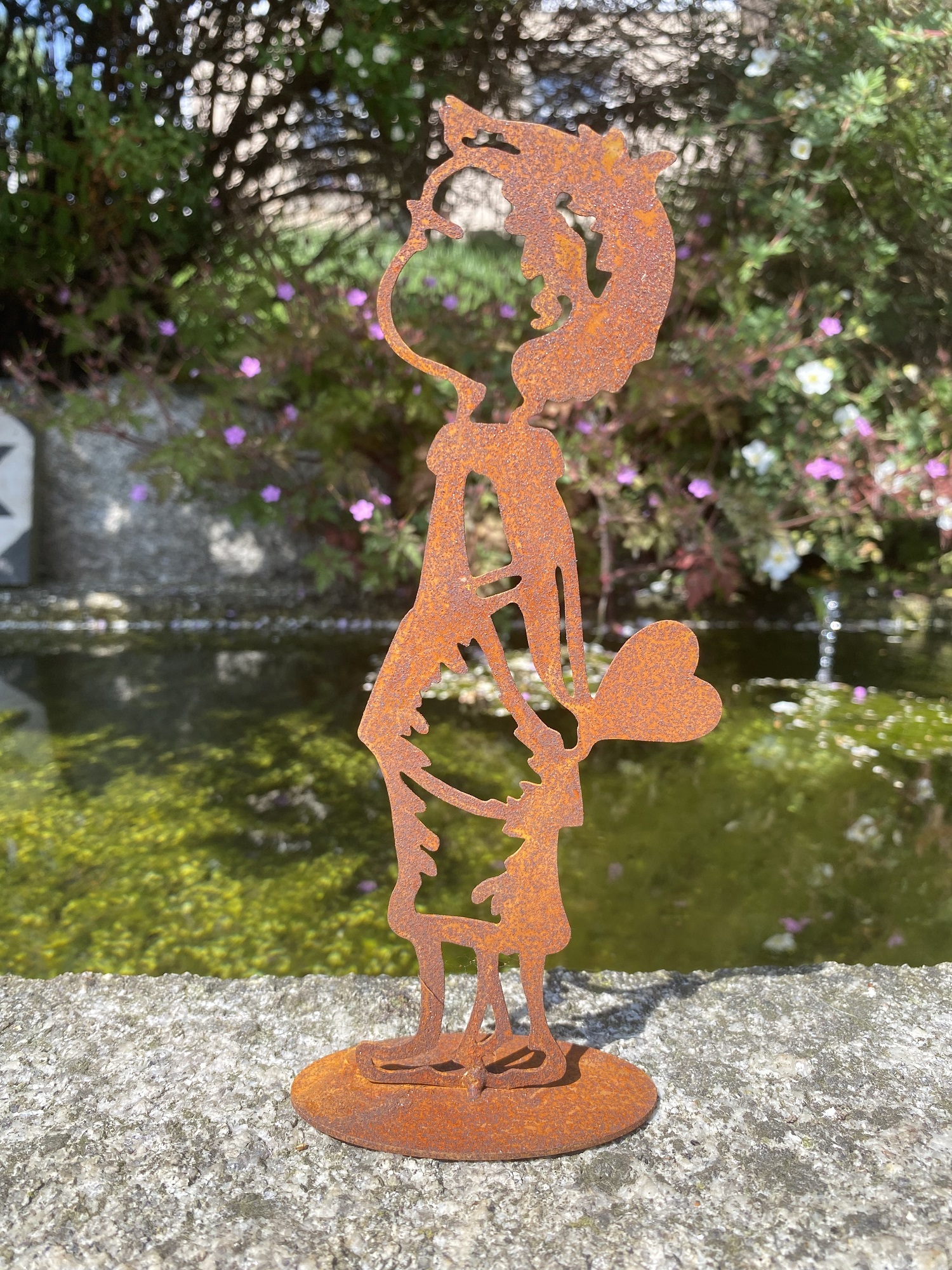 Edelrost Mini Junge Peter in offener Form mit Herz - Höhe 20 cm