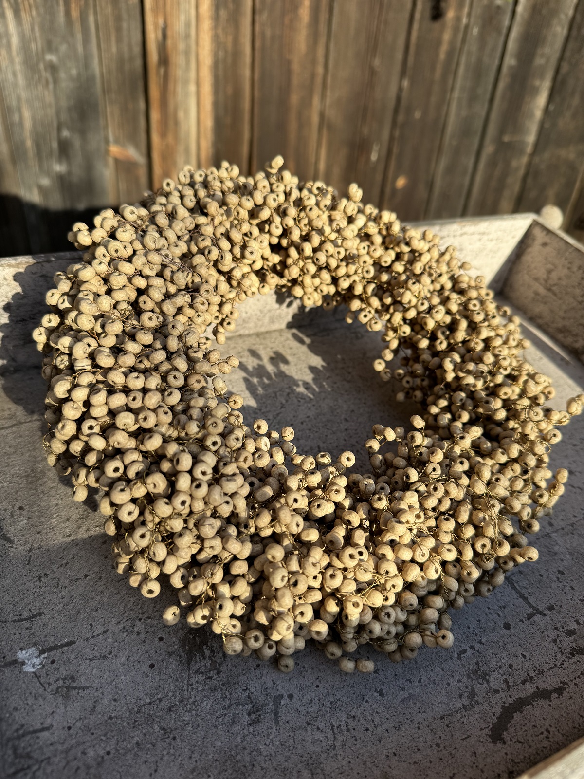 Holzperlenkranz Aride dick naturfarben - Durchmesser 28 cm