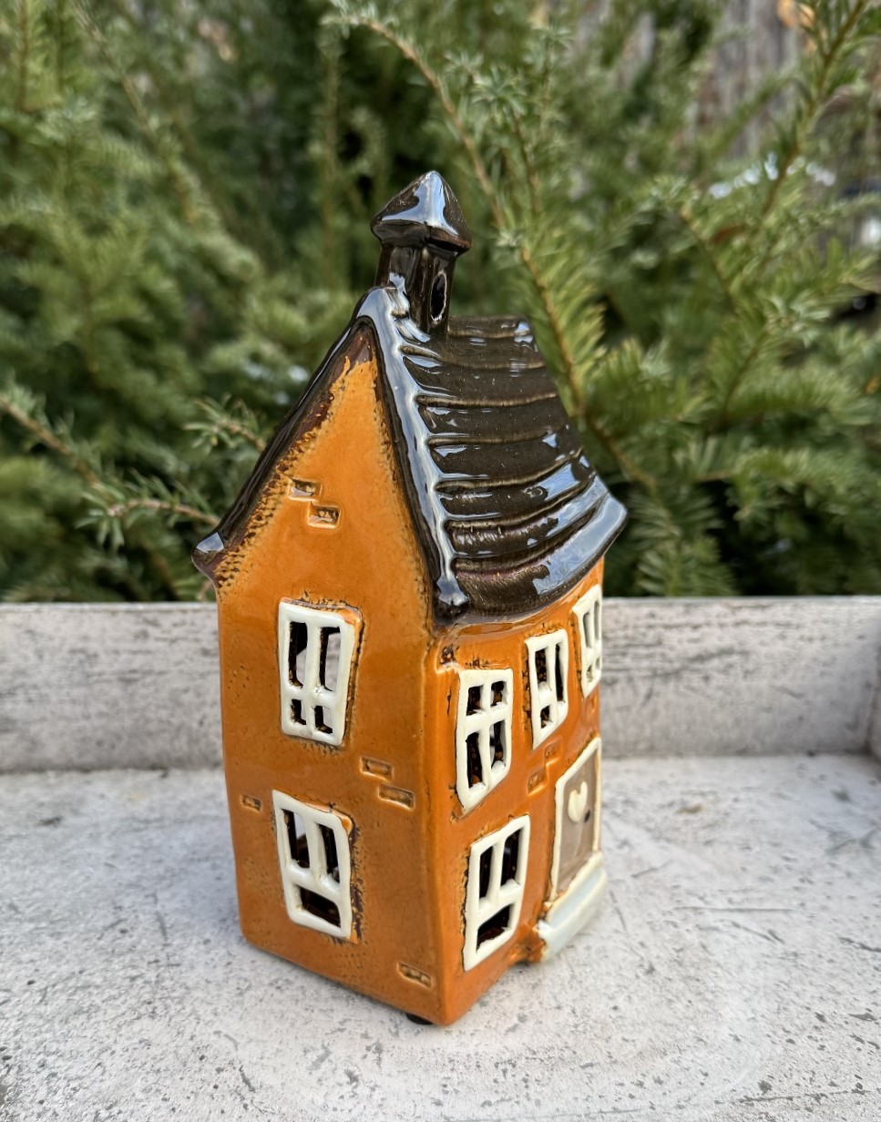 Keramik Windlicht schiefes Häuschen Cordula orange mit Herz - Höhe 21,5 cm
