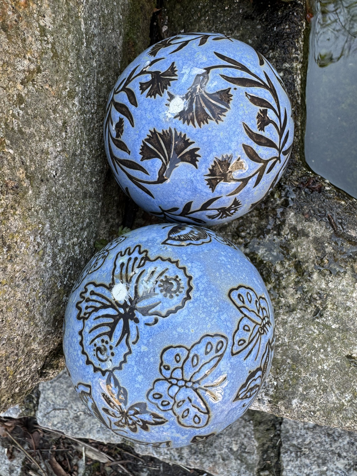Keramik Schwimmkugel Blüte groß hellblau - Durchmesser 10 cm