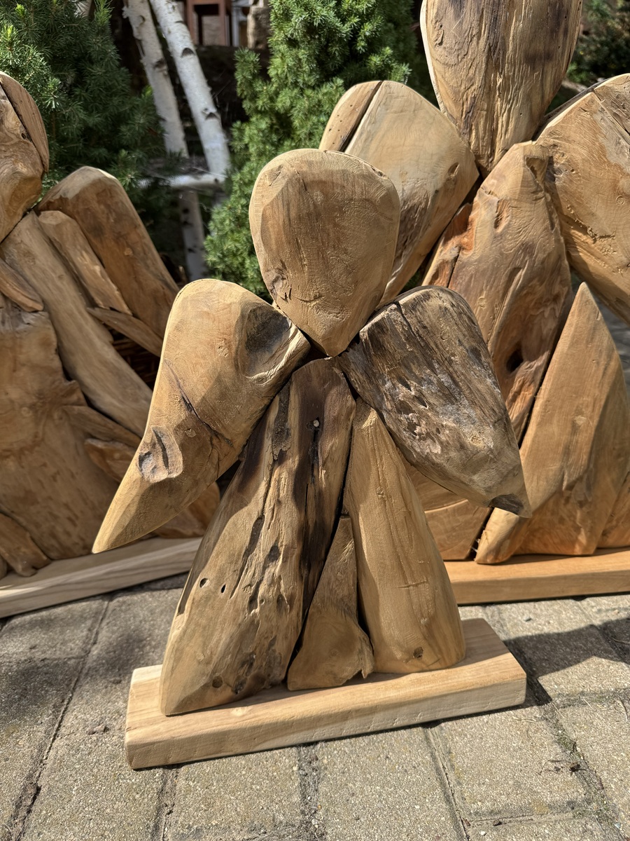 Teak Holz Engel klein auf Bodenplatte - Höhe ca. 43 cm
