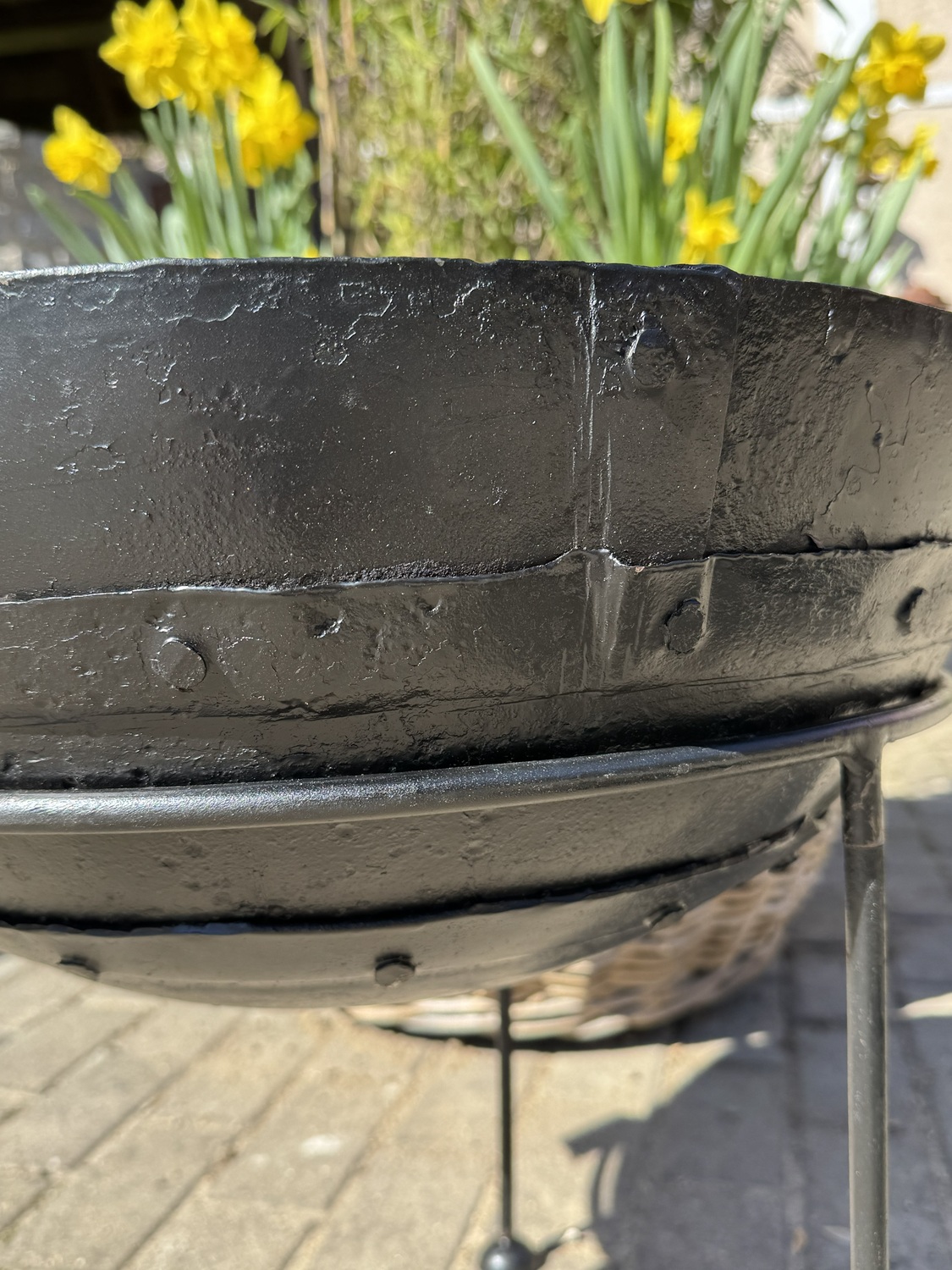 Eisen Feuer / Wasserschale schwarz klein mit Standring - Durchmesser 40 cm