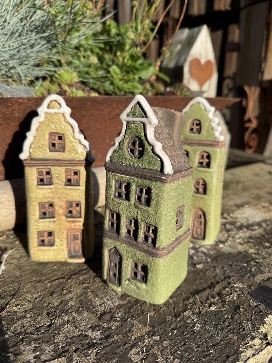Keramik Stadthäuschen Grünton ( 1 )  - Höhe ca. 16 cm
