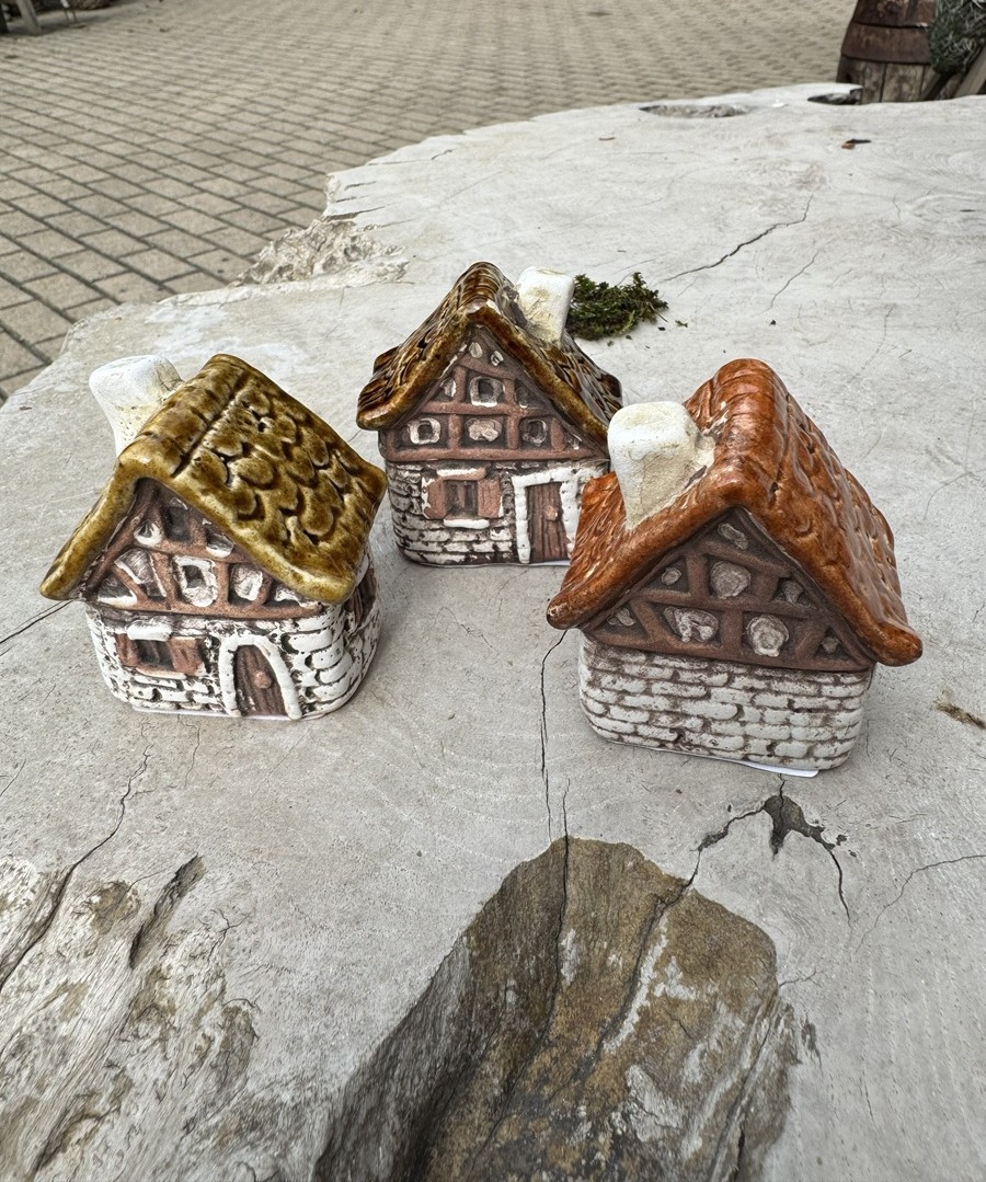 3tlg. Keramik Mini Fachwerk Häuschen Naturtöne - Höhe 7 cm