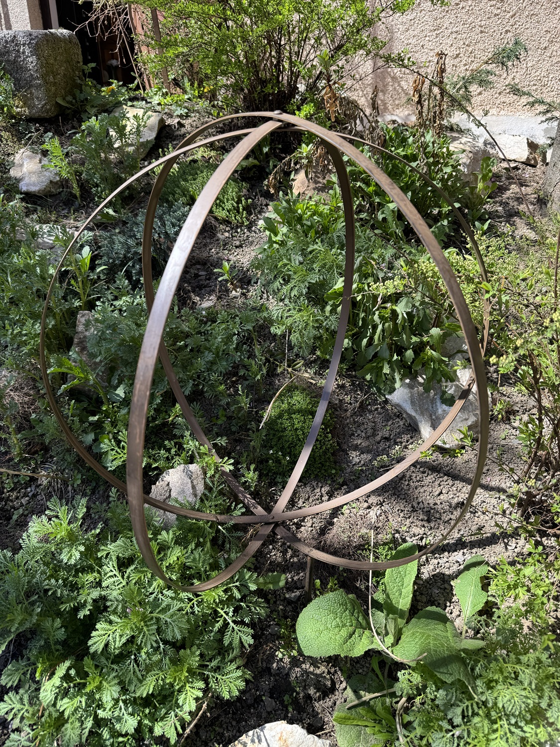 Rankhilfe 3D Kugel dunkelbraun zum Stecken - Höhe 71 cm