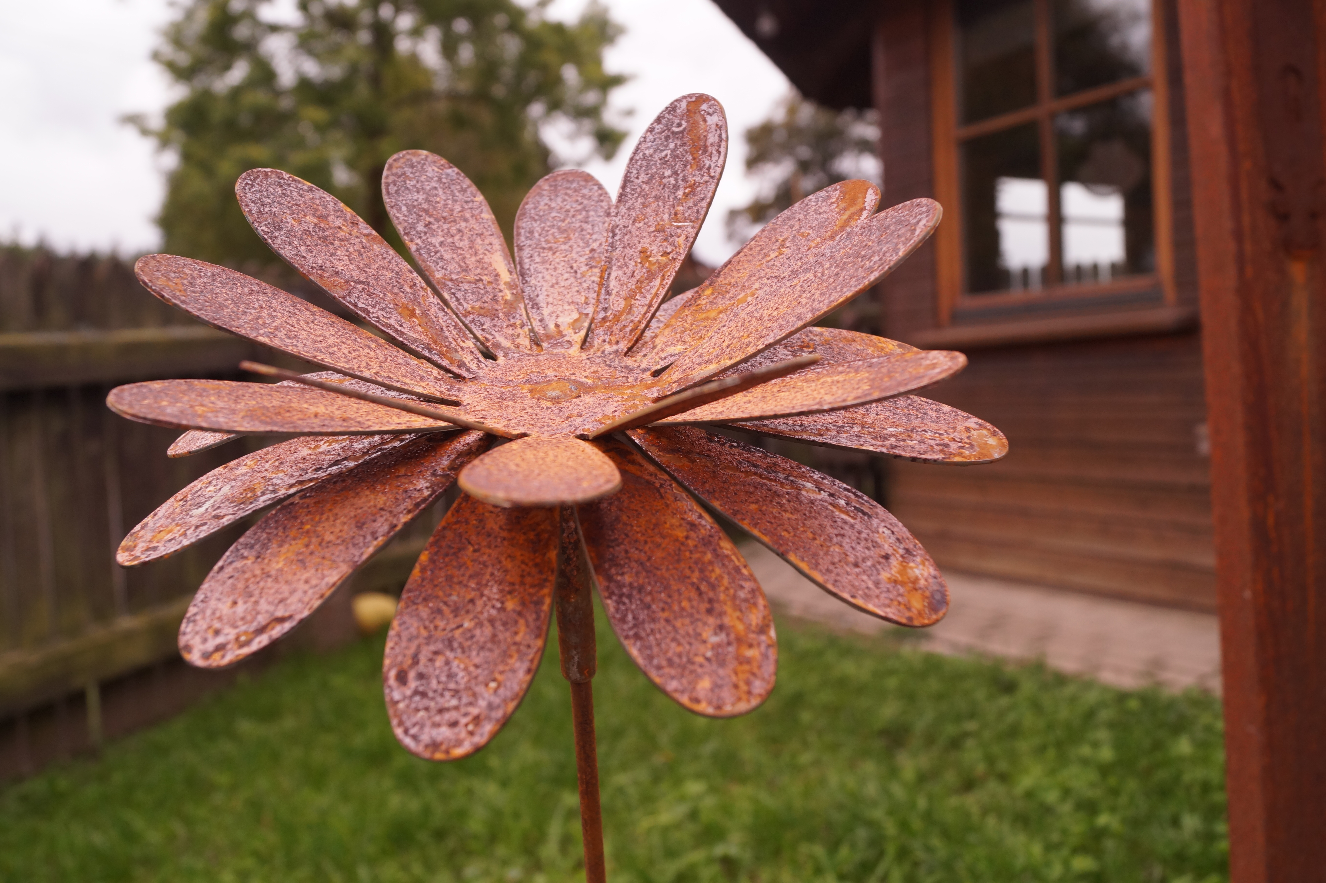 Edelrost Blüte mit Hülse für Stab - Durchmesser 20 cm