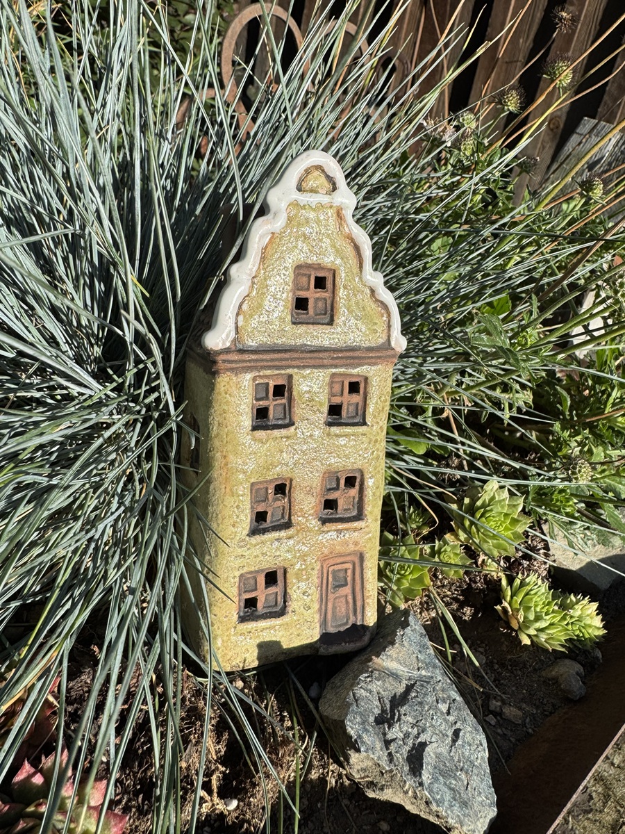 Keramik Stadthäuschen Grünton ( 1 )  - Höhe ca. 16 cm