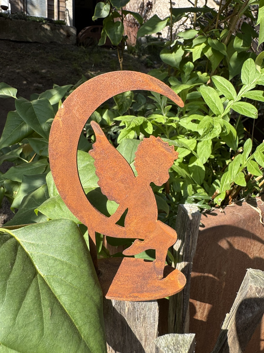 Edelrost Engel Laura klein auf Bodenplatte - Höhe 13 cm
