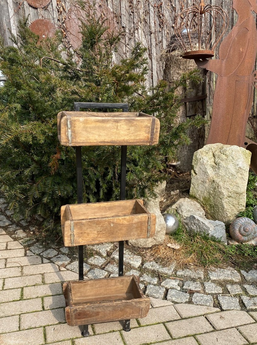 Metall Ständer Antik mit 3 Holzkästen - Höhe 92 cm