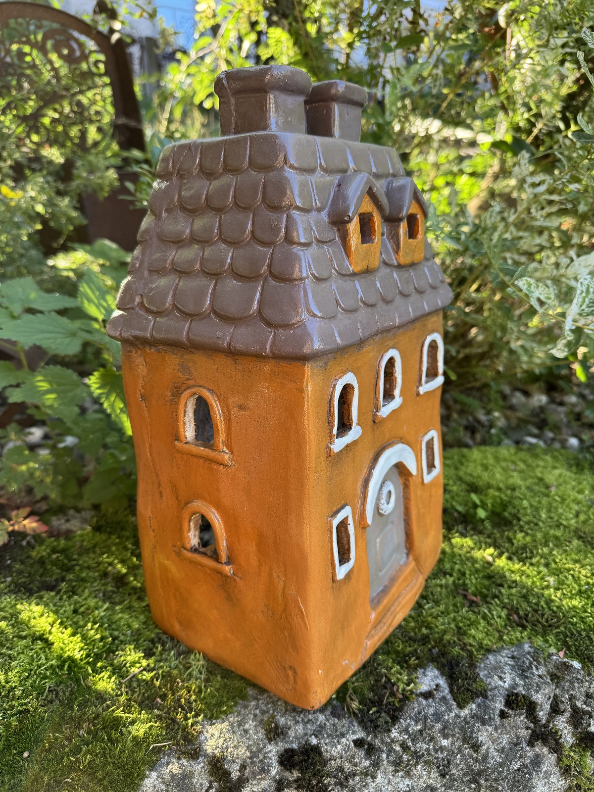 Windlicht Haus Villa Landblick orange mit Giebelfenstern - Höhe 37 cm