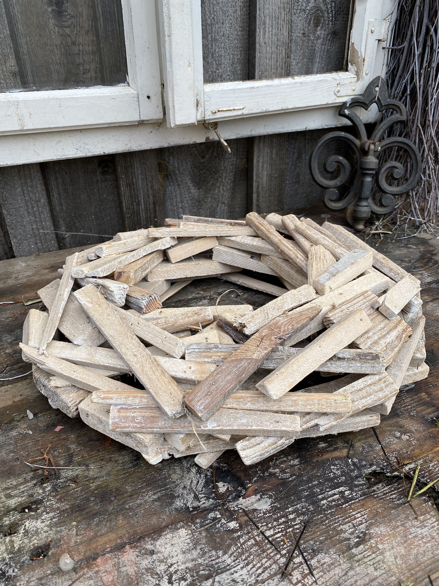 Kranz Holzstücke weiß gekalkt - Durchmesser 40 cm