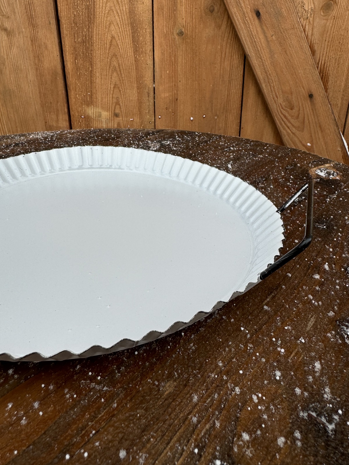 Deko Tablett Bitano weiß welliger Rand und Henkel - Durchmesser 27,5 cm