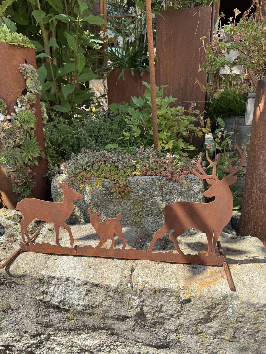 Edelrost Hirschfamilie auf Querstangen - Länge 47 cm